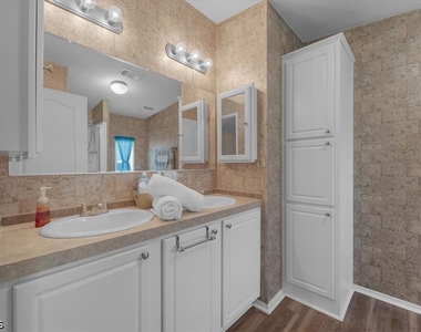 701 Coral Drive - Photo Thumbnail 10