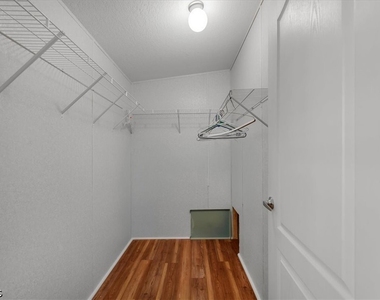 701 Coral Drive - Photo Thumbnail 8