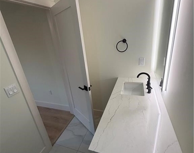 3619 Poplar Way - Photo Thumbnail 12