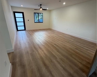 3619 Poplar Way - Photo Thumbnail 6
