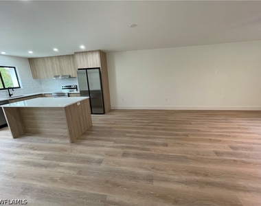 3619 Poplar Way - Photo Thumbnail 4