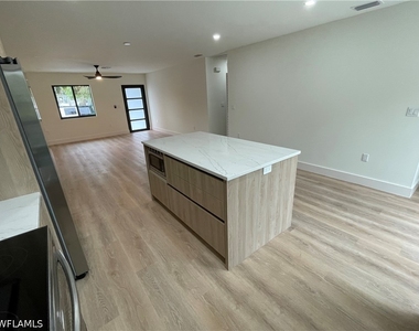 3619 Poplar Way - Photo Thumbnail 8
