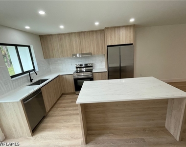 3619 Poplar Way - Photo Thumbnail 5