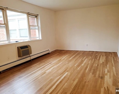 62 Regency - Photo Thumbnail 5