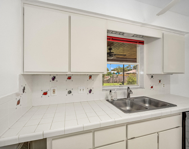 7175 Durban Avenue - Photo Thumbnail 10