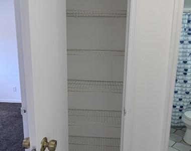 1606 University Lane - Photo Thumbnail 16
