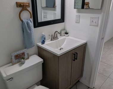 1606 University Lane - Photo Thumbnail 26