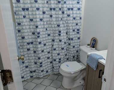 1606 University Lane - Photo Thumbnail 18