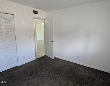 1606 University Lane - Photo Thumbnail 14