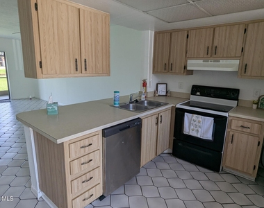 1606 University Lane - Photo Thumbnail 2
