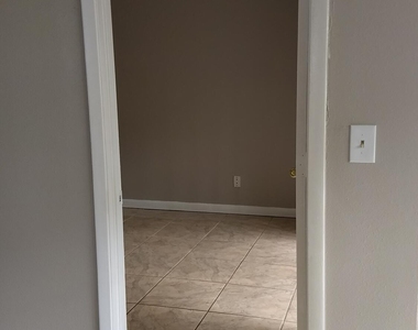 1609 Sunny Brook Lane - Photo Thumbnail 17