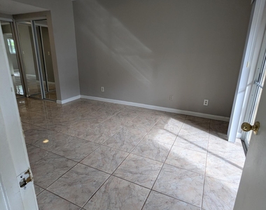 1609 Sunny Brook Lane - Photo Thumbnail 7