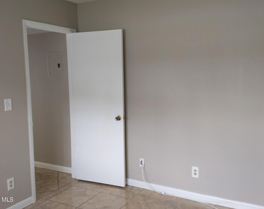 1609 Sunny Brook Lane - Photo Thumbnail 11
