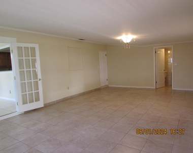 211 W Laila Drive - Photo Thumbnail 9