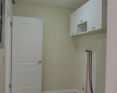211 W Laila Drive - Photo Thumbnail 8