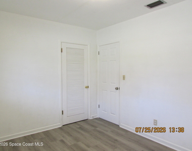 211 W Laila Drive - Photo Thumbnail 20