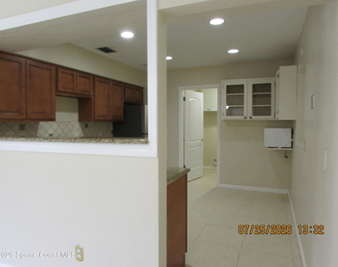 211 W Laila Drive - Photo Thumbnail 3