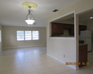 211 W Laila Drive - Photo Thumbnail 14
