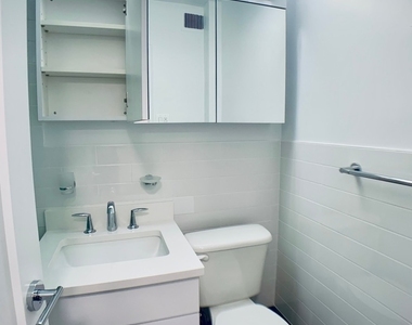 East 35 Street - Photo Thumbnail 3