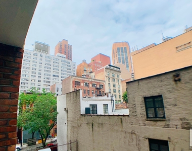 East 35 Street - Photo Thumbnail 4