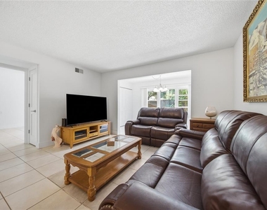 1247 S Martin Luther King Jr Avenue - Photo Thumbnail 13