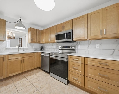 1247 S Martin Luther King Jr Avenue - Photo Thumbnail 9