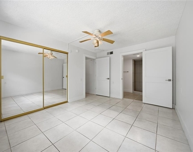 1247 S Martin Luther King Jr Avenue - Photo Thumbnail 18