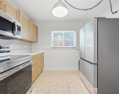 1247 S Martin Luther King Jr Avenue - Photo Thumbnail 10