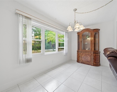 1247 S Martin Luther King Jr Avenue - Photo Thumbnail 15