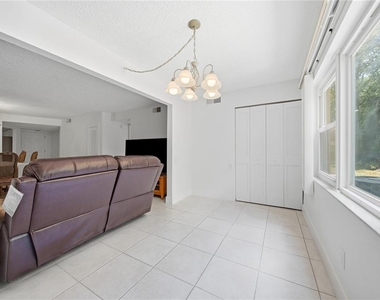 1247 S Martin Luther King Jr Avenue - Photo Thumbnail 16