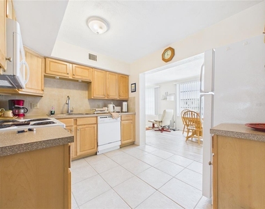 2462 Brazilia Drive - Photo Thumbnail 7