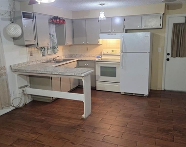 6141 10th Street - Photo Thumbnail 4