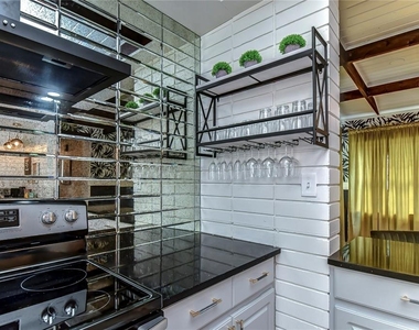 4701 N Willis Street - Photo Thumbnail 12