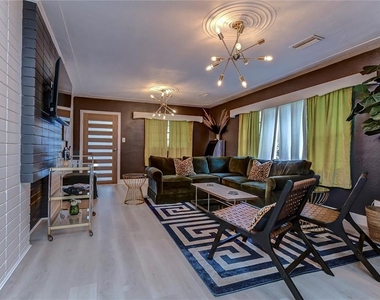4701 N Willis Street - Photo Thumbnail 4