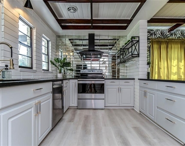 4701 N Willis Street - Photo Thumbnail 7