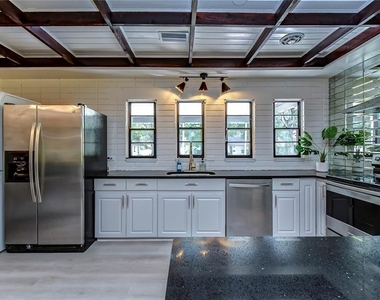 4701 N Willis Street - Photo Thumbnail 10