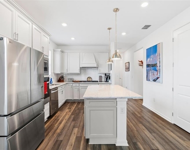 9454 Ballaster Pointe Loop - Photo Thumbnail 11