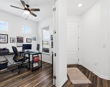 9454 Ballaster Pointe Loop - Photo Thumbnail 6