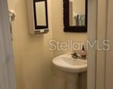 948 Vista Cay Court - Photo Thumbnail 8