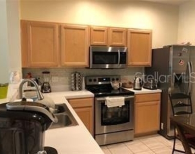 948 Vista Cay Court - Photo Thumbnail 7
