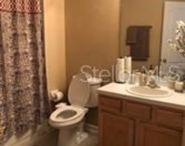 948 Vista Cay Court - Photo Thumbnail 13