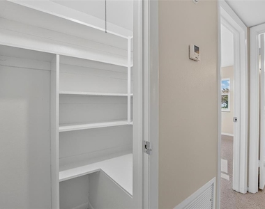 705 Thunderbird Avenue - Photo Thumbnail 20
