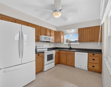 705 Thunderbird Avenue - Photo Thumbnail 4