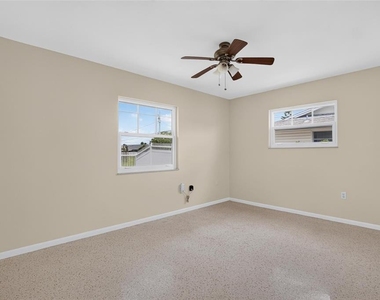 705 Thunderbird Avenue - Photo Thumbnail 21