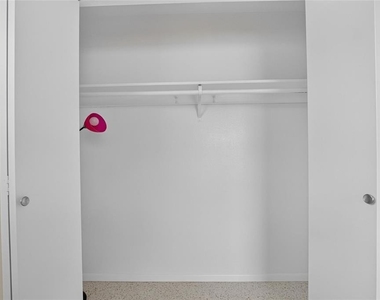 705 Thunderbird Avenue - Photo Thumbnail 24