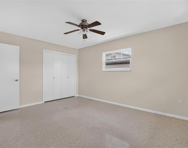 705 Thunderbird Avenue - Photo Thumbnail 16