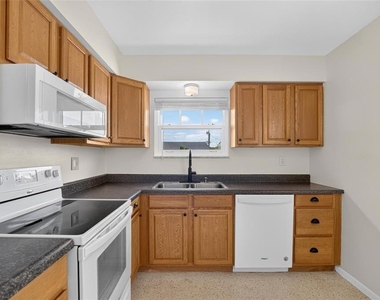 705 Thunderbird Avenue - Photo Thumbnail 5