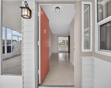 705 Thunderbird Avenue - Photo Thumbnail 1
