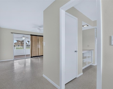 705 Thunderbird Avenue - Photo Thumbnail 2