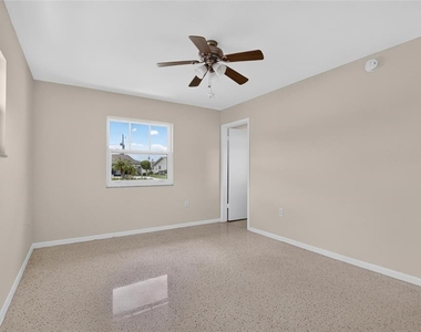 705 Thunderbird Avenue - Photo Thumbnail 14